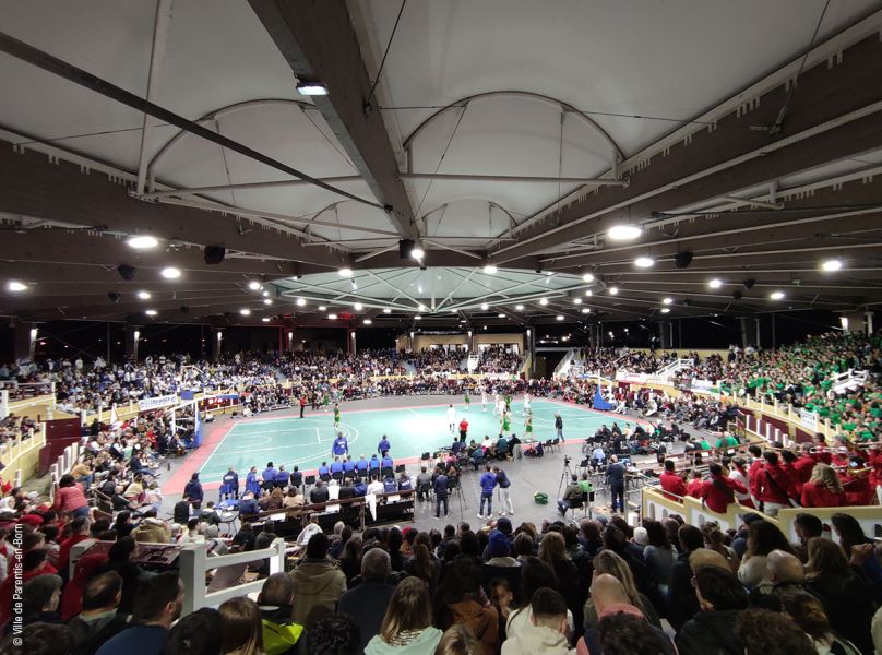 Arènes de Parentis [configuration Basket], Place Arènes Roland Portalier, 40160 Parentis-en-Born